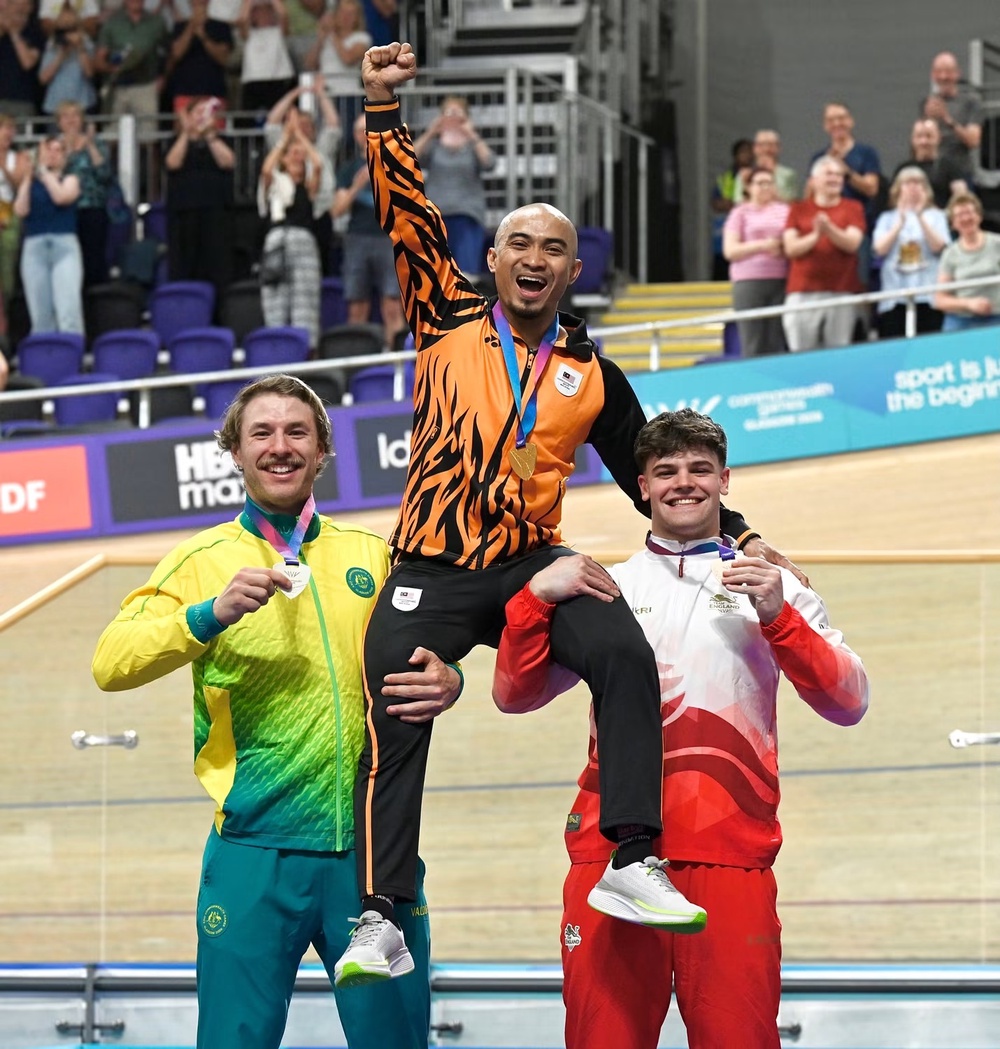 Image from: Glasgow 2026: 16 Tahun Menanti, Azizulhasni Awang Akhirnya Sambar Emas Keirin