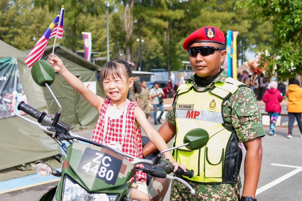 Image from: CIMIC Melaka Perkukuh Jambatan ATM Dan Rakyat, Bina Ketahanan Negara