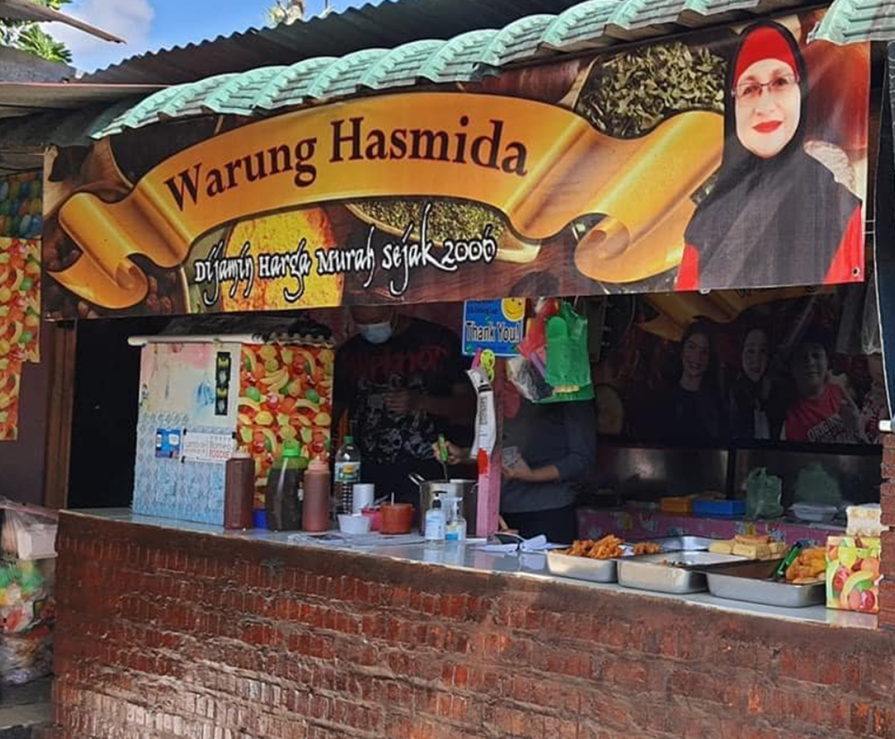 Image from: Lebih 30 Tahun Berniaga, Warung Ini Kekalkan Harga Makanan Serendah RM2 – “Nak Bantu Rakyat Berpendapatan Rendah”