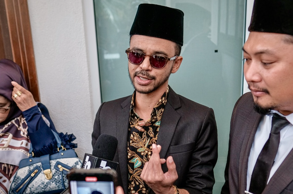 Image from: (TERKINI) Pelawak Popular Sah Cerai Talak Satu Hari Ini!