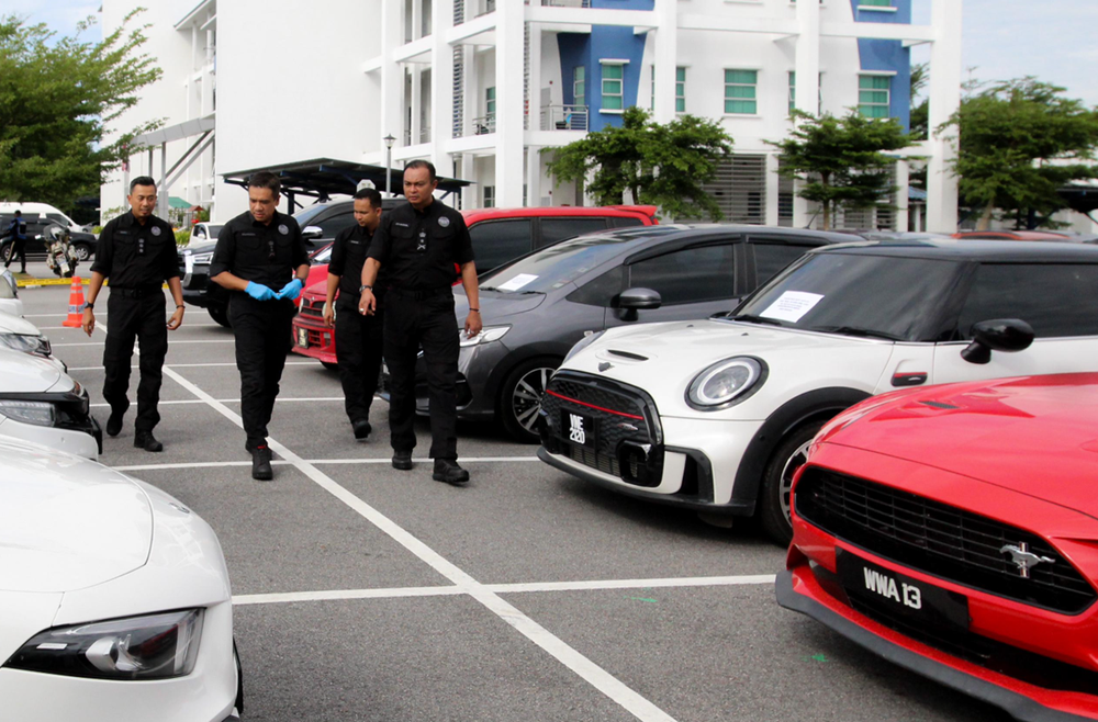 Image from: Akan Ada Lagi Tangkapan ‘Founder’ Kosmetik Di Kelantan Terlibat Kes Dad*h, Polis Dedah Ada Yang Dah Larikan Diri