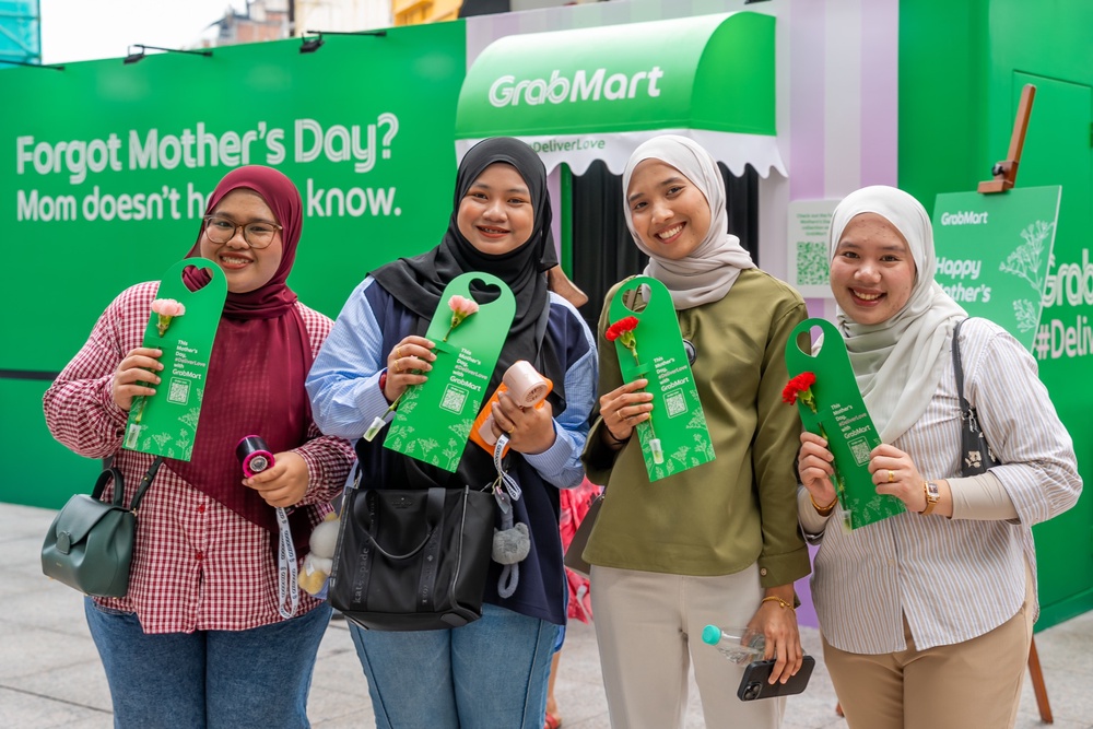 Image from: Tekan Button, Dapat Bunga? Grab Sebarkan Kasih Sayang Sempena Hari Ibu Di Bukit Bintang