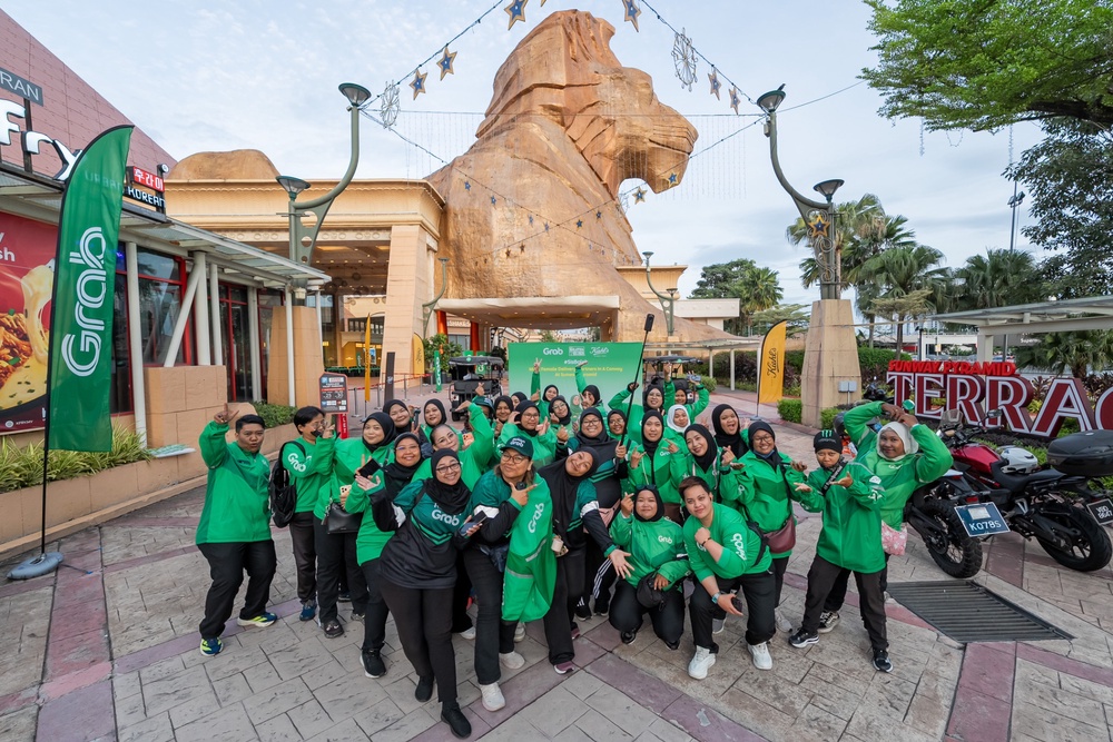 Image from: #SisBoleh, 100 Rakan-Penghantar Wanita Grab Cipta Sejarah Fenomenal Malaysia Book of Records Bersama Kiehl’s