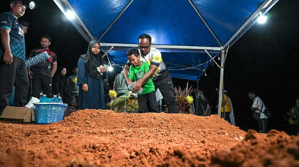 jenazah nur izzati selamat dikebumikan