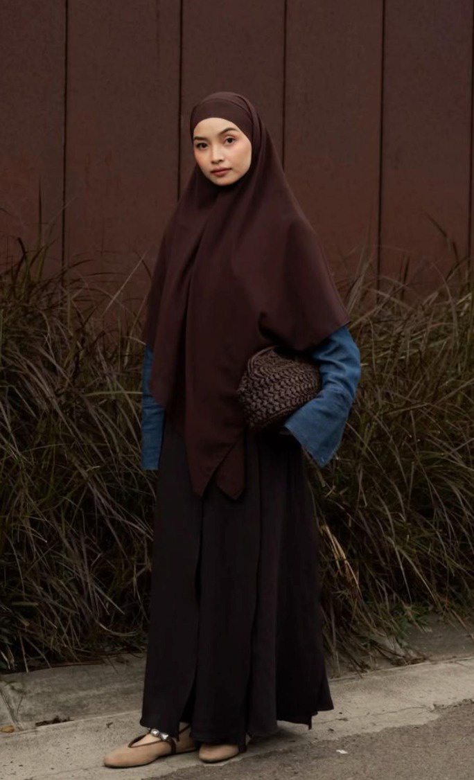 Image from: Khiban Mula Jadi ‘Fenomena’ Di Malaysia, Gaya Sopan Tapi Tetap Edgy Sesuai Untuk Hijabi Moden