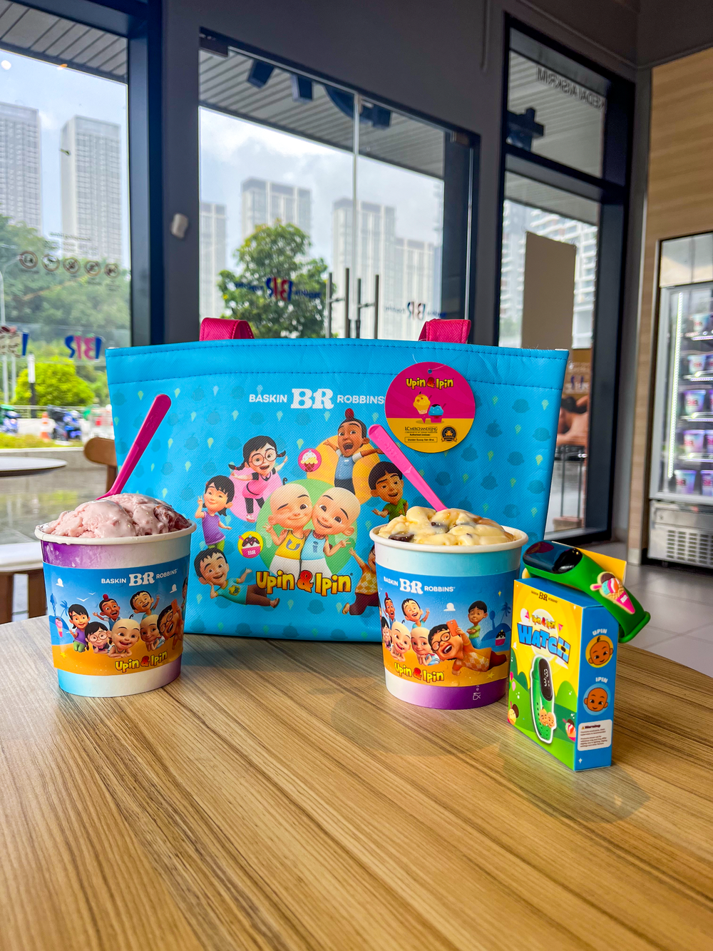 Image from: Khas Untuk Peminat Upin & Ipin! Kolaborasi Grab x Baskin-Robbins Menawarkan Jam Tangan & Cooler Bag Upin & Ipin Edisi Terhad!