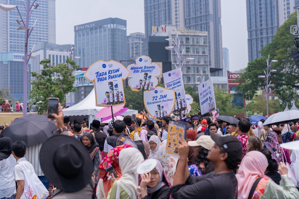 Image from: Bye-Bye Ketibas! Deodoran NIVEA Black & White Terbaru Bawa Keharuman Tanpa Kesan ke Keretapi Sarong 2026