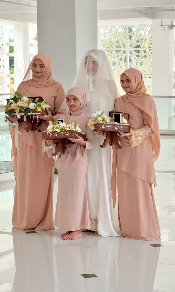 Image from: Selepas Setahun Bergelar Ibu Tunggal, Zahnita Wilson Kini Sah Isteri Farouk, Tiga Anak  Perempuan Turut Hadir