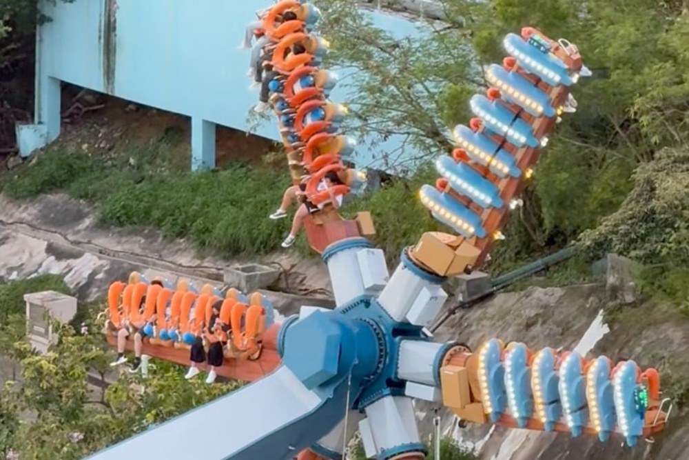17 rescued after ‘Wild Twister’ ride at Hong Kong’s Ocean Park breaks down