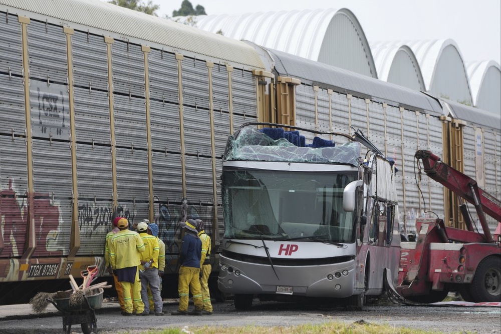 Train slams into double-decker bus in Mexico, killing 10 and injuring ...