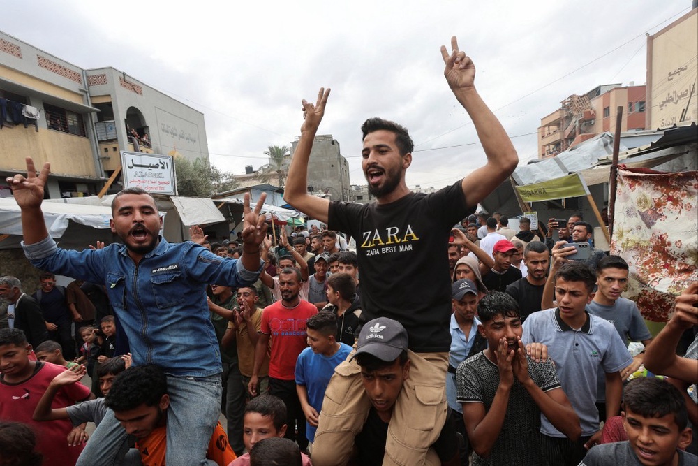 Israel and Hamas sign ceasefire and hostage deal, sparking hope for ...