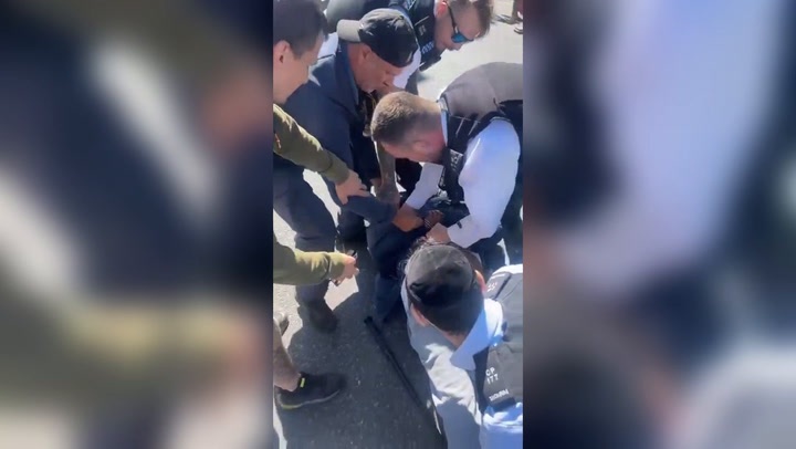 Image from: Golders Green stabbing latest: Terrorist incident declared after ‘appalling’ attack on two Jewish men in London