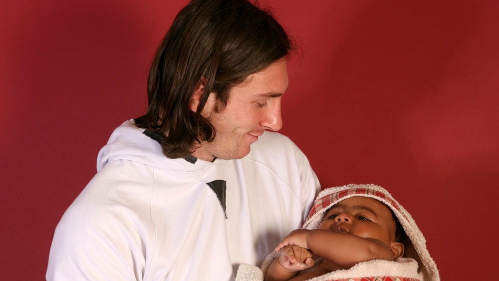 Gambar Lamine Yamal Ketika Kecil Dipegang Lionel Messi Kini Tular