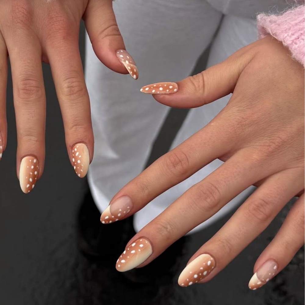 Chic Women Everywhere Are Turning Their Hands to This Animal-Print Nail ...
