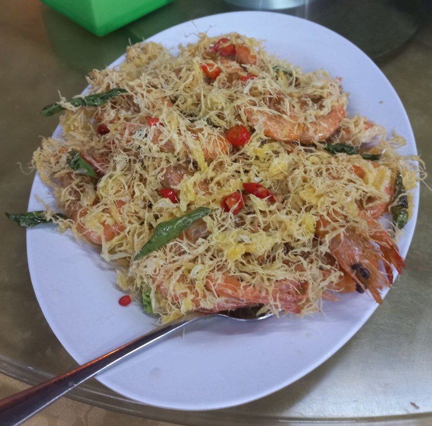 Image from: Full house seafood restaurant even on weeknights? Worthy 30min wait at Hilltop Restaurant, Sabah! #JalanJalanMakan