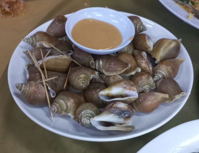 Image from: Full house seafood restaurant even on weeknights? Worthy 30min wait at Hilltop Restaurant, Sabah! #JalanJalanMakan