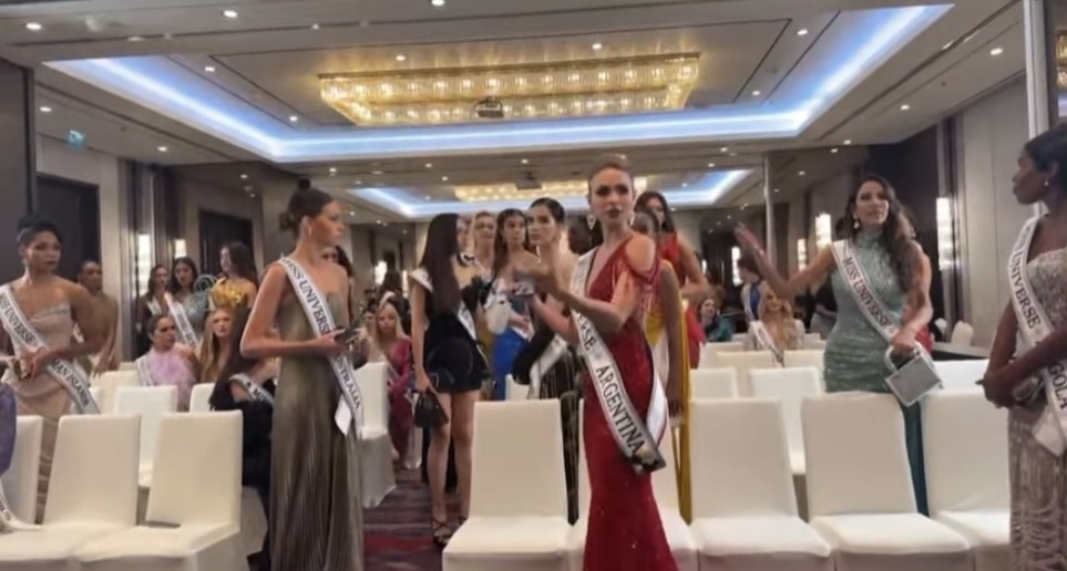Image from: “Dumb Head” or “Damage”? Miss Universe Thailand Director’s Apology Fails to Quell Global Backlash