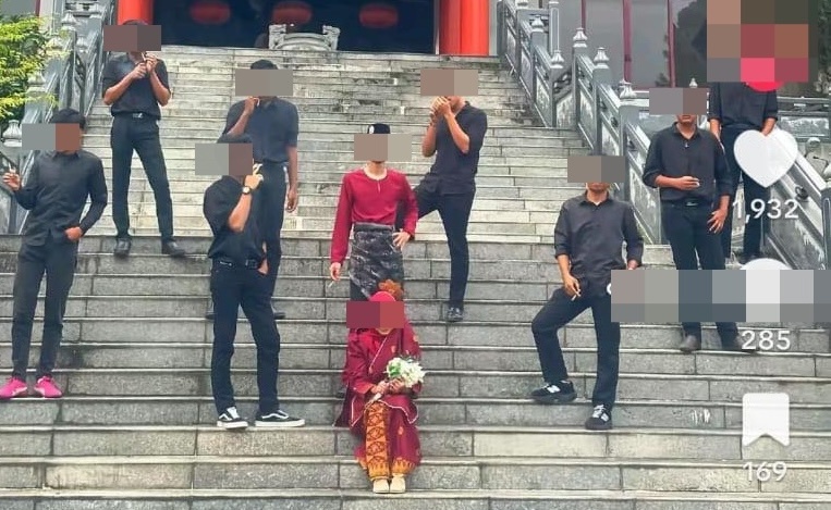 Image from: “Disrespectful!" – Malaysian couple's Ipoh Chinese temple wedding photoshoot draws flak over smoking groom & groomsmen
