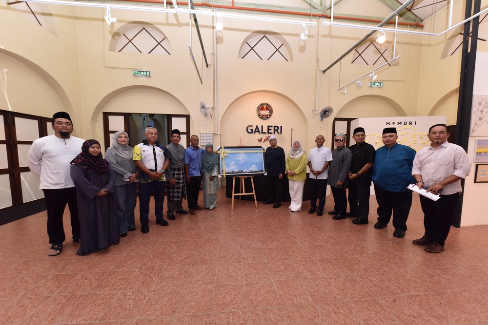 Image from: KSN rasmi pameran seni visual memorial Mustaqim Rosde di UPSI