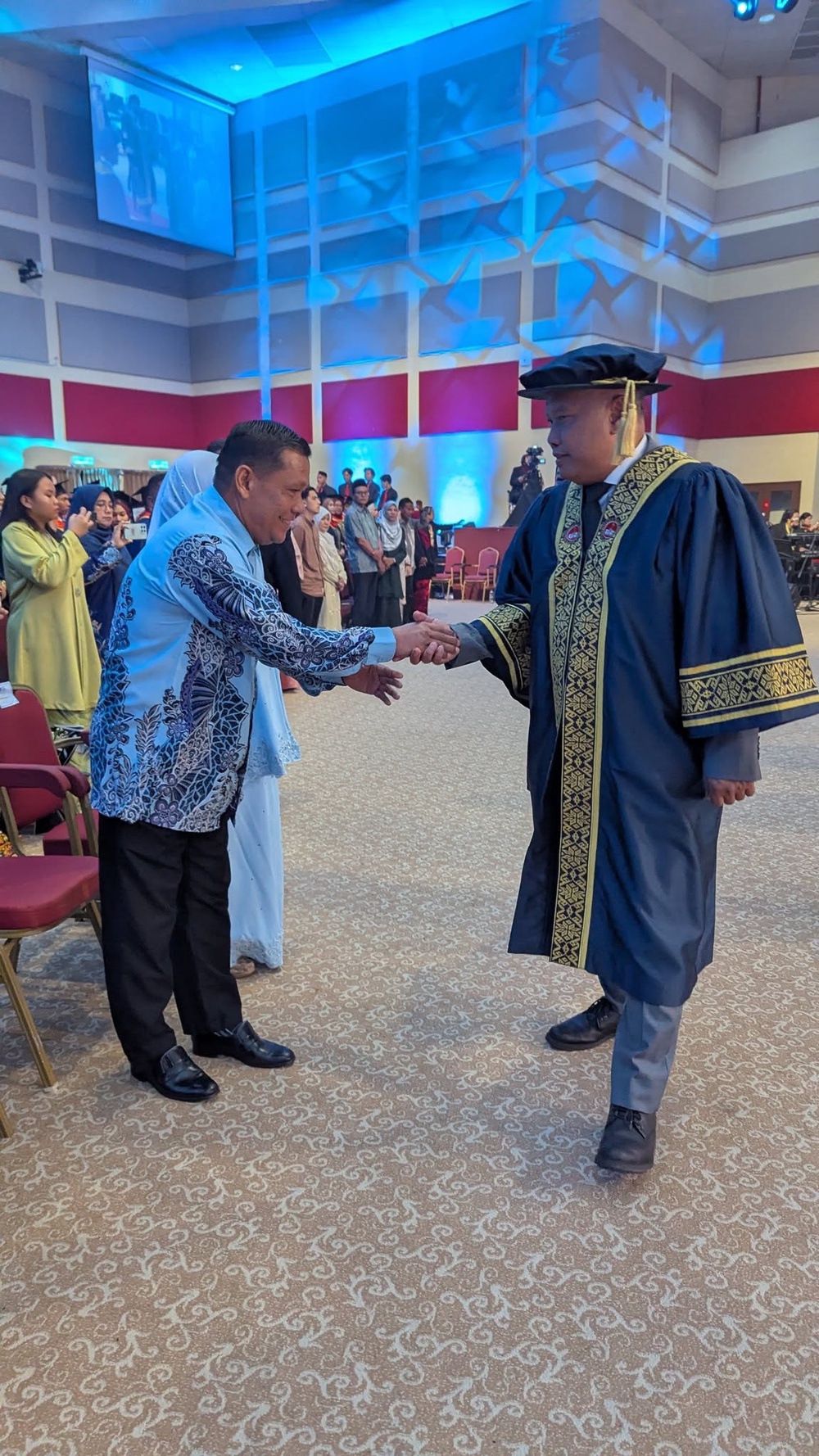 Image from: UPSI angkat pengorbanan bapa sebagai ‘hero tak didendang’ di Istiadat Konvokesyen