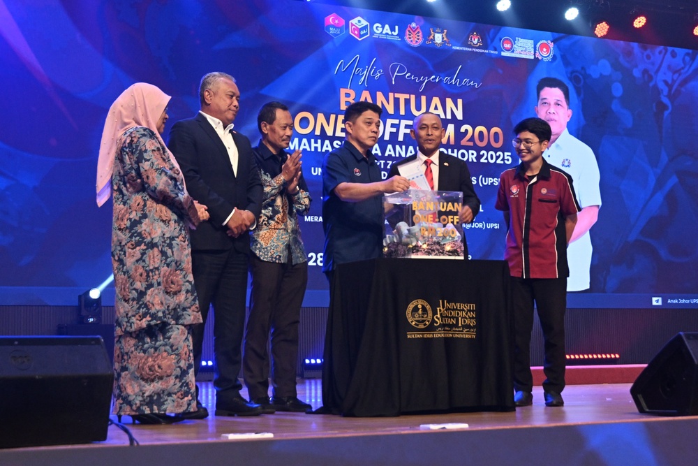 Image from: Mahasiswa Anak Johor Zon Perak terima suntikan bantuan RM200