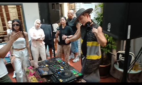 Rave at Sunday Brunch