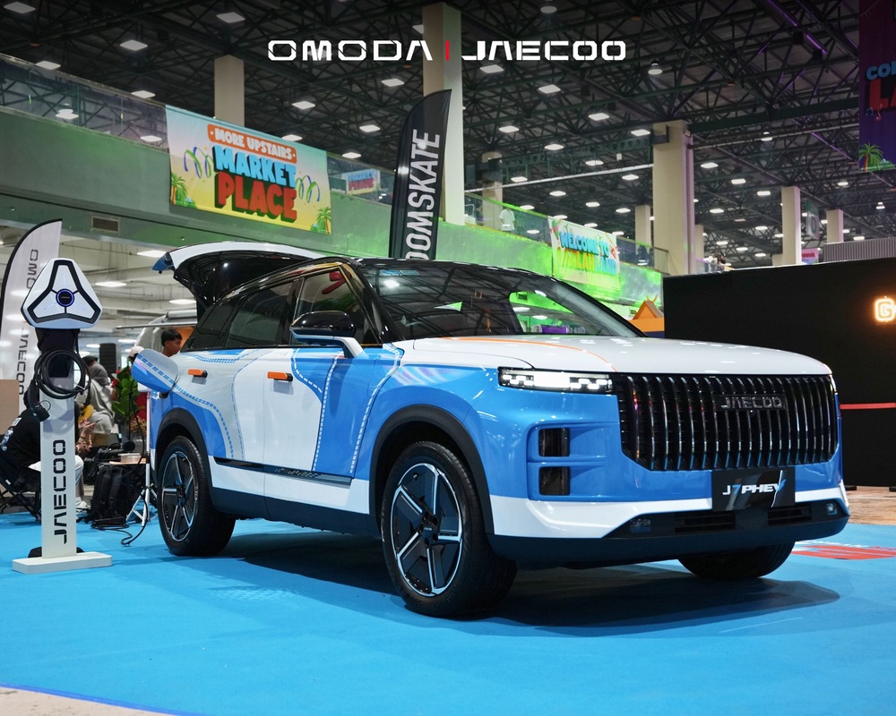 Image from: OMODA | JAECOO Malaysia Features J5 and J7 PHEV ‘Art Cars’ at LAHLAHLAND 2025