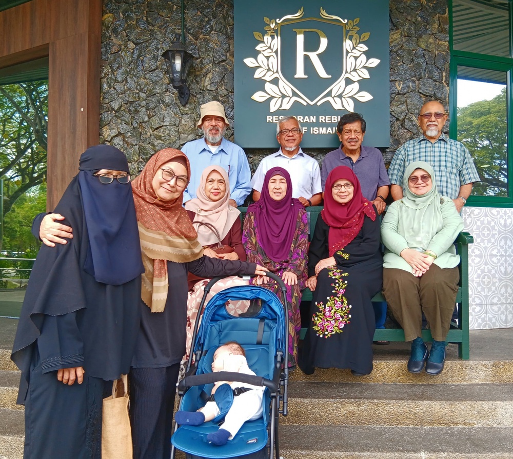 Image from: Siblings share unique history and knowledge of each other's lives, experiences & family dynamics in creating a deep bond
