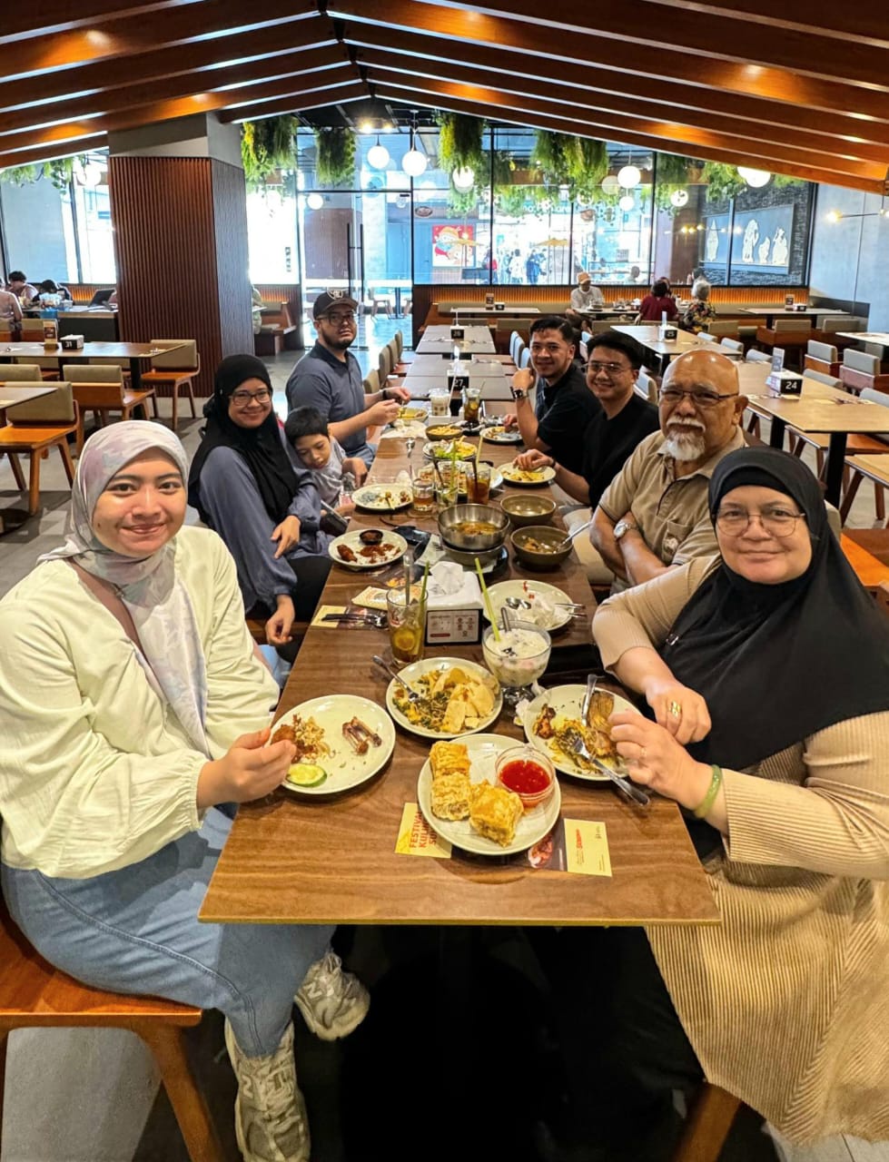 Image from: Professional hospitality service with Indonesian warmth make us feel valued, personal touches to our needs before we ask