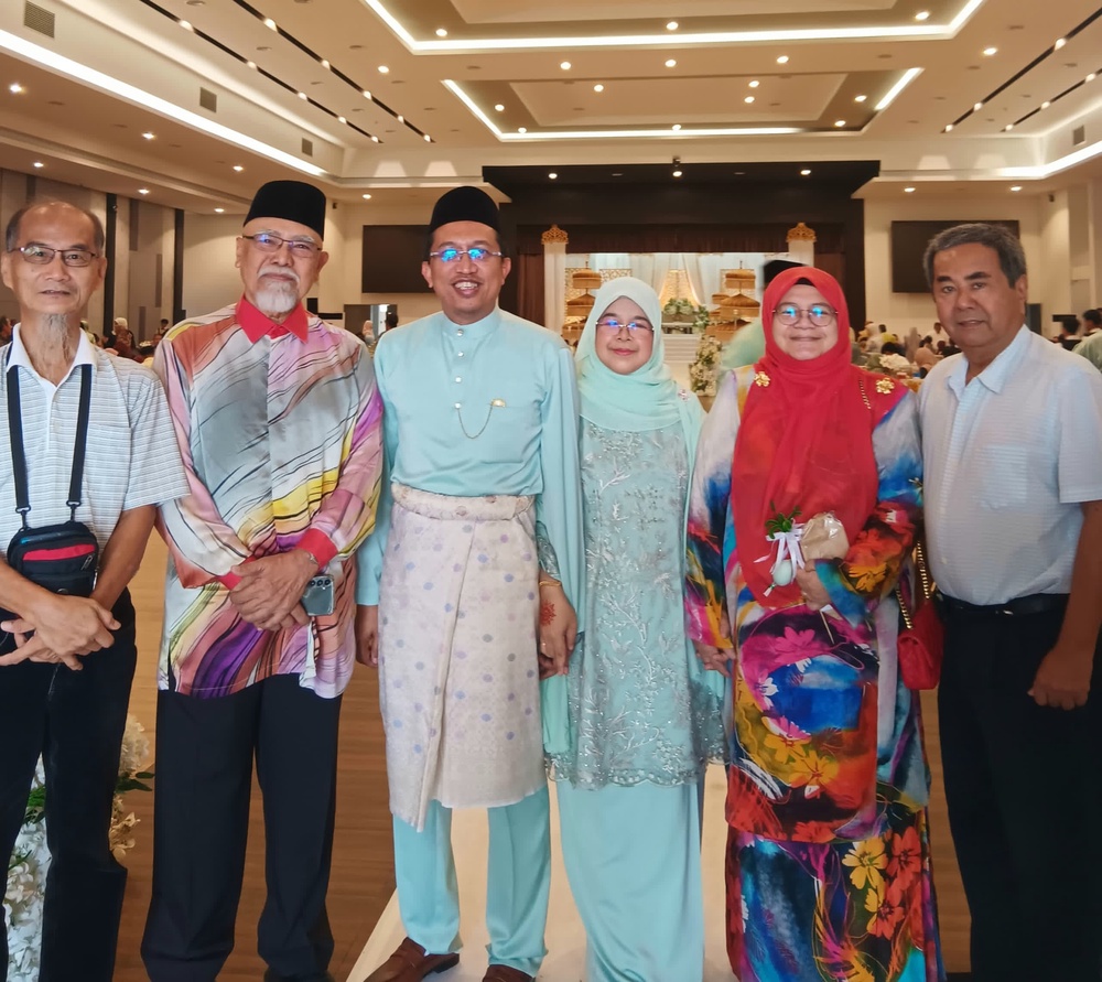 Image from: A vibrant traditional Malay wedding reception that blended family, cultural heritage for Wan Amirul Fikry & Nur Syarina