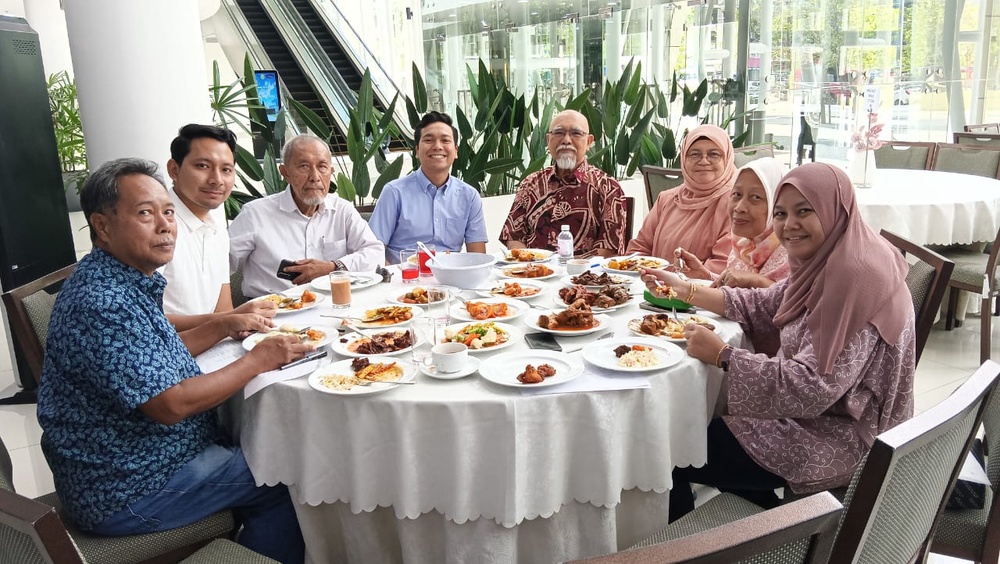 Image from: Aizat's wedding reception food tasting crucial to confirm the quality & flavor of menu aligns with the vision of D-day  