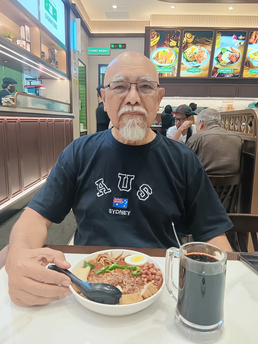 Image from: A bustling atmosphere with delicious food choices at the famous HALAL Oriental Kopi @Alamanda Putrajaya