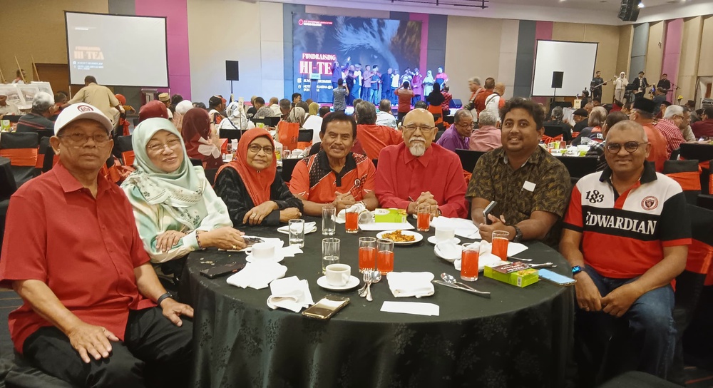 Image from: Tiger Tan Sri Datuk Seri Utama Ooi Huat Beng, President of Old Edwardians Association Malaysia, roaring for fundraising