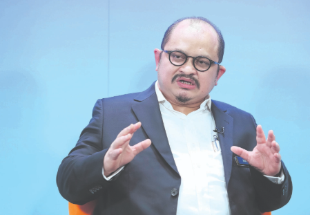 Don’t Go Yet: Anwar Makes Final Plea to Keep Rafizi and Nik Nazmi in
