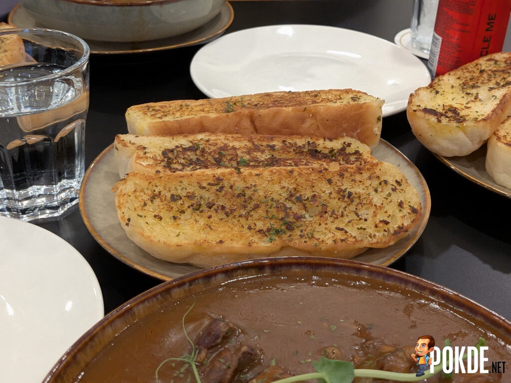 Google Pixel 10a Review — Modest Update - 110