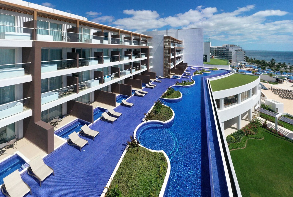 What It’s Like To Be a Premium Guest at a Royalton Resort (Hello