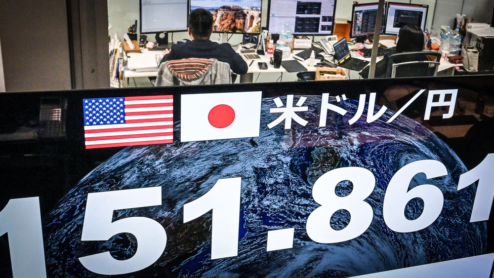 On Topic Why Is The Japanese Yen So Weak on-topic-why-is-the-japanese-yen-so-weak