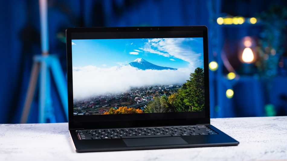 Image from: Siri Tablet Dan Komputer Riba Microsoft Surface Akan Menerima Kemaskini Komponen Baru