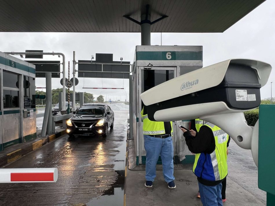 Image from: JustGo Kini Diaktifkan Di Seluruh Lebuhraya Utara-Selatan – Bayar Tol Guna Pengecaman Nombor Plat