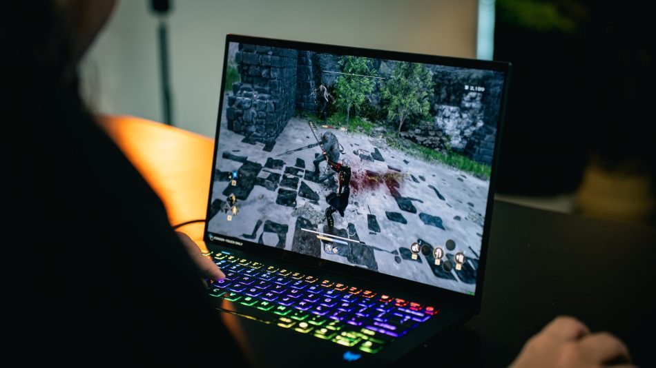 Image from: Ulasan Acer Predator Triton 14 AI – Prestasi Gaming Hebat Dalam Rangka Kecil