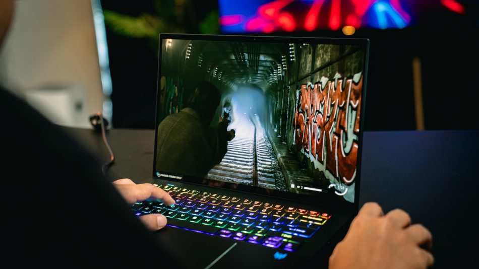 Image from: Ulasan Acer Predator Triton 14 AI – Prestasi Gaming Hebat Dalam Rangka Kecil