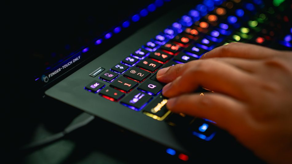 Image from: Ulasan Acer Predator Triton 14 AI – Prestasi Gaming Hebat Dalam Rangka Kecil