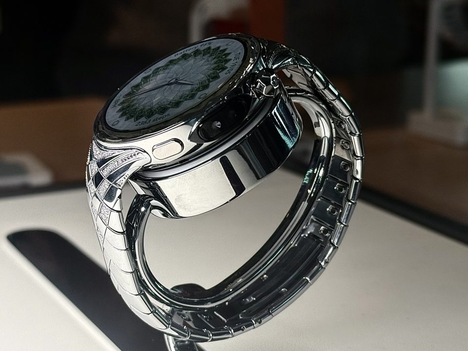 Image from: Huawei Watch Ultimate Design Spring Edition Boleh Didapati Di Malaysia Pada RM 17,999