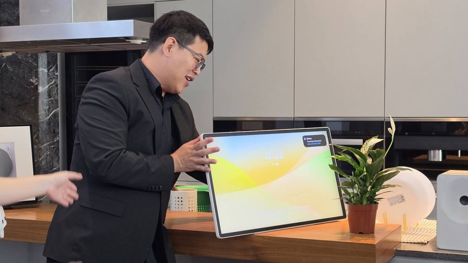 Image from: TV Mudah Alih Samsung The Movingstyle Kini Di Malaysia Pada Harga RM 4999