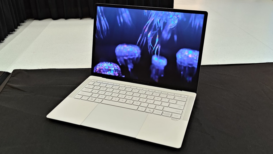 Image from: ASUS ExpertBook Ultra Dilancarkan Dengan Cip Intel Core Ultra 300, Rekaan Nipis Dan Tahan Lasak