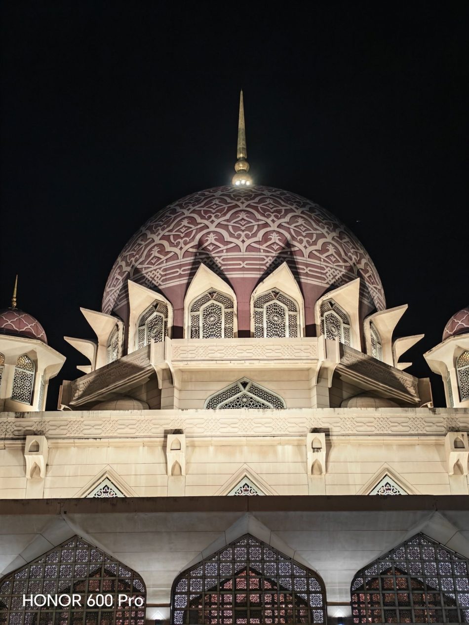 Image from: HONOR 600 Pro – Kamera AI Pintar Yang Mengubah Setiap Detik Anda Jadi Lebih Bermakna