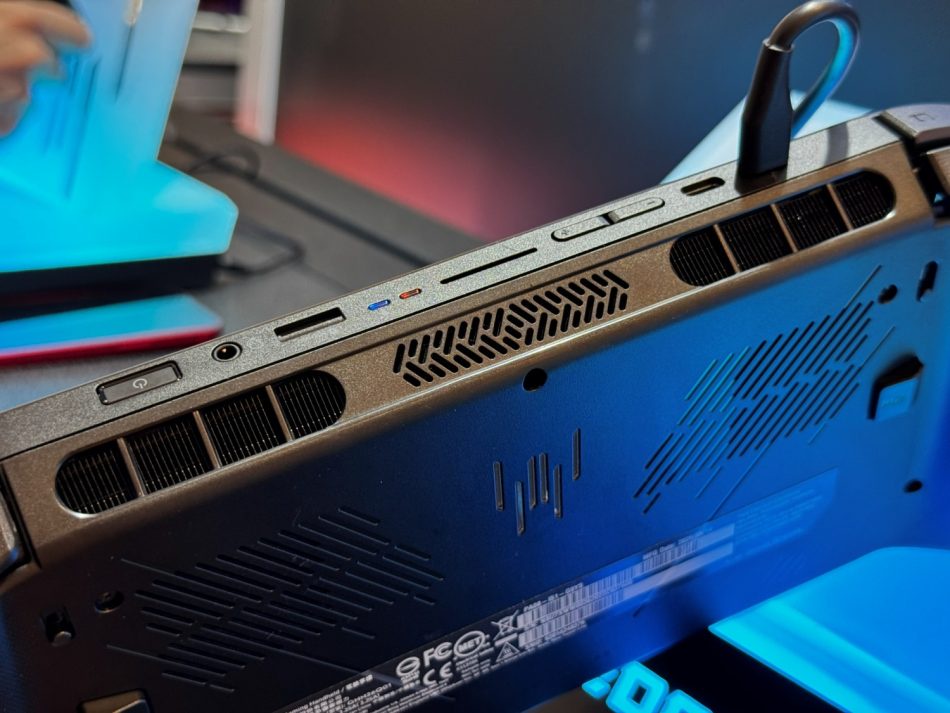 Image from: Pandang Pertama Acer Predator Atlas 8 – Pencabar Baru Masuk Gelanggang