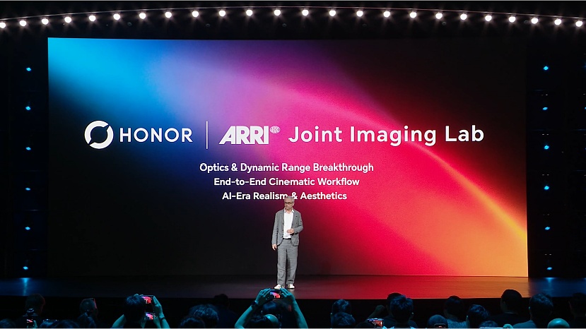 Image from: Honor Robot Phone Akan Dilengkapi Gimbal Tiga Paksi Dan Cip Pengimejan Khusus