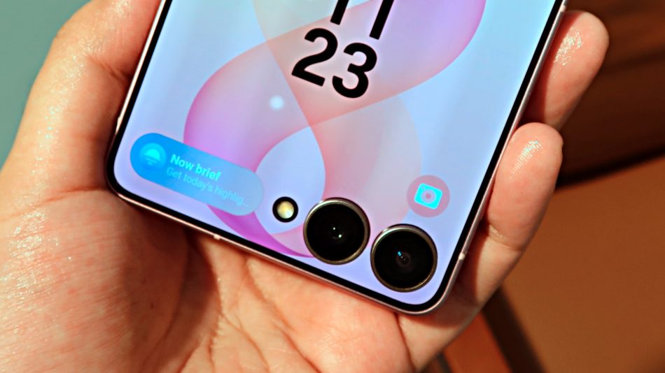 Image from: Pandang Pertama Samsung Galaxy Z Flip8 – Ikon Lipat Yang Terus Diperkemaskan