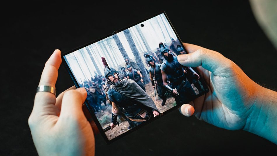 Image from: 8 Realiti Sebenar Menggunakan Samsung Galaxy Z Fold8